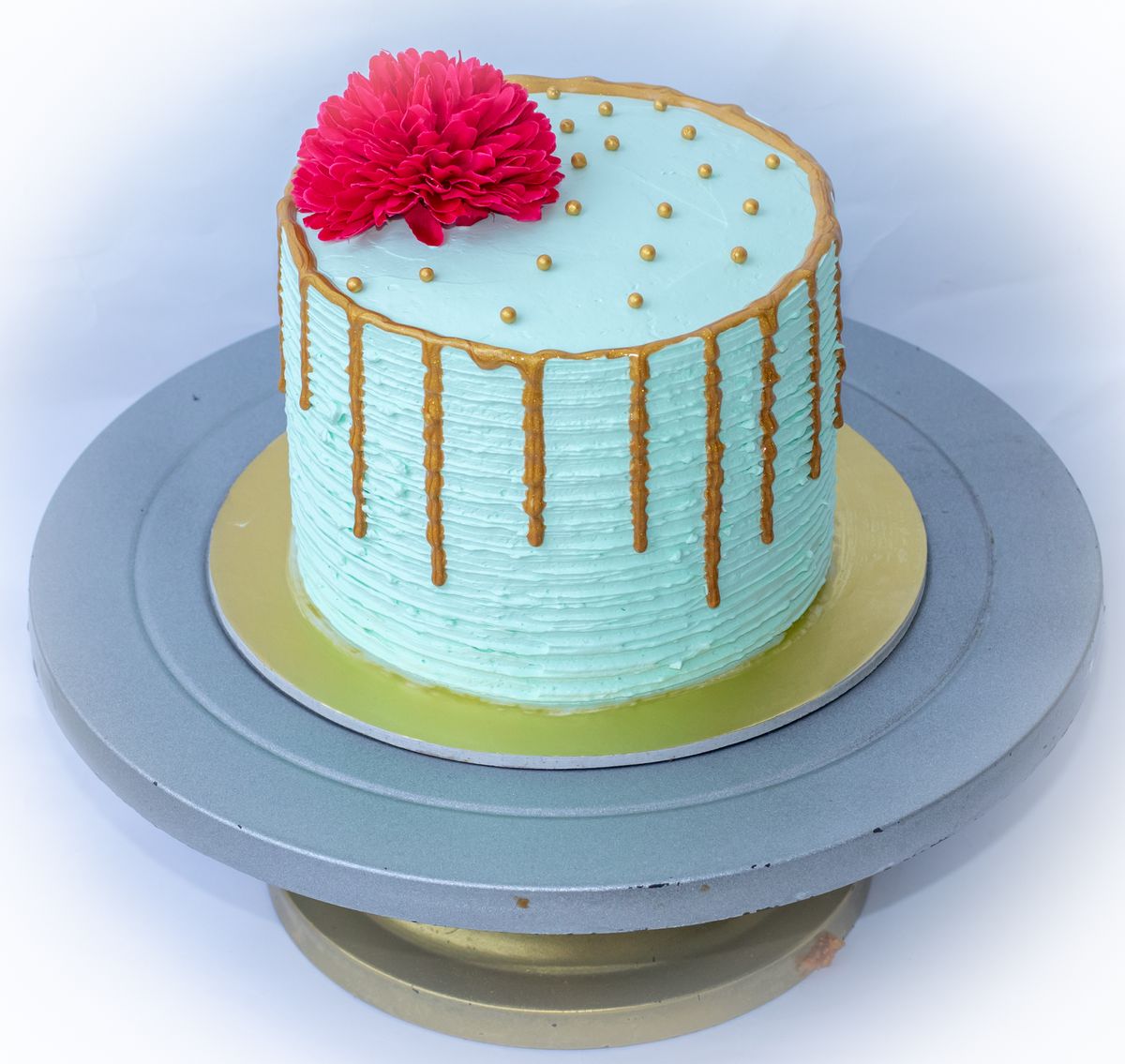 Creamy Delight Cake Creation