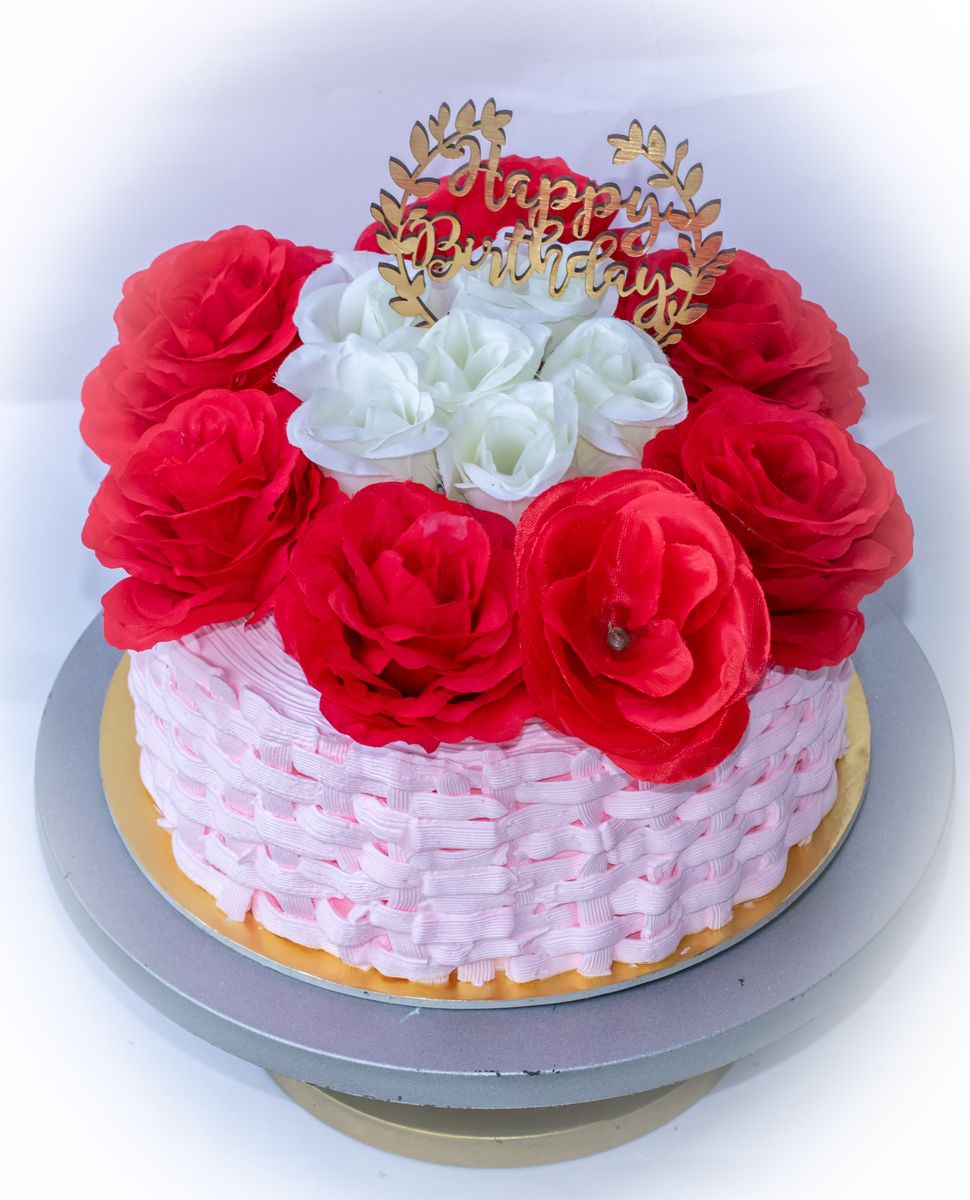 Creamy Delight Cake Creation