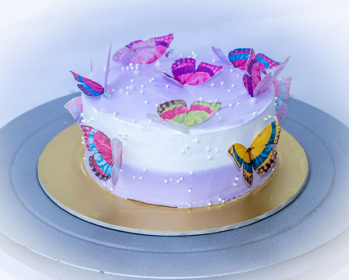 Creamy Delight Cake Creation