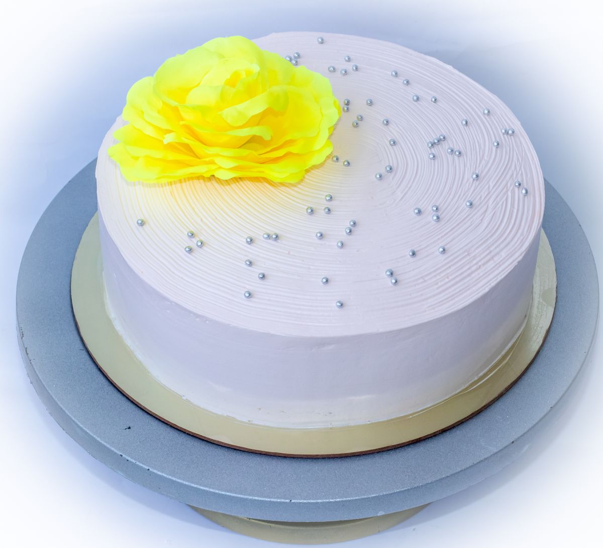 Creamy Delight Cake Creation