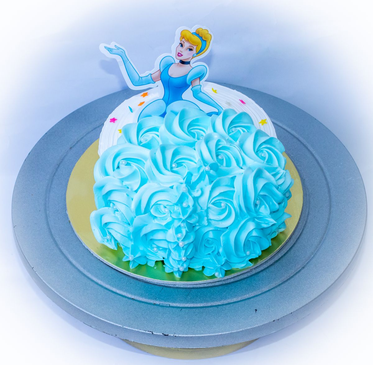 Creamy Delight Cake Creation