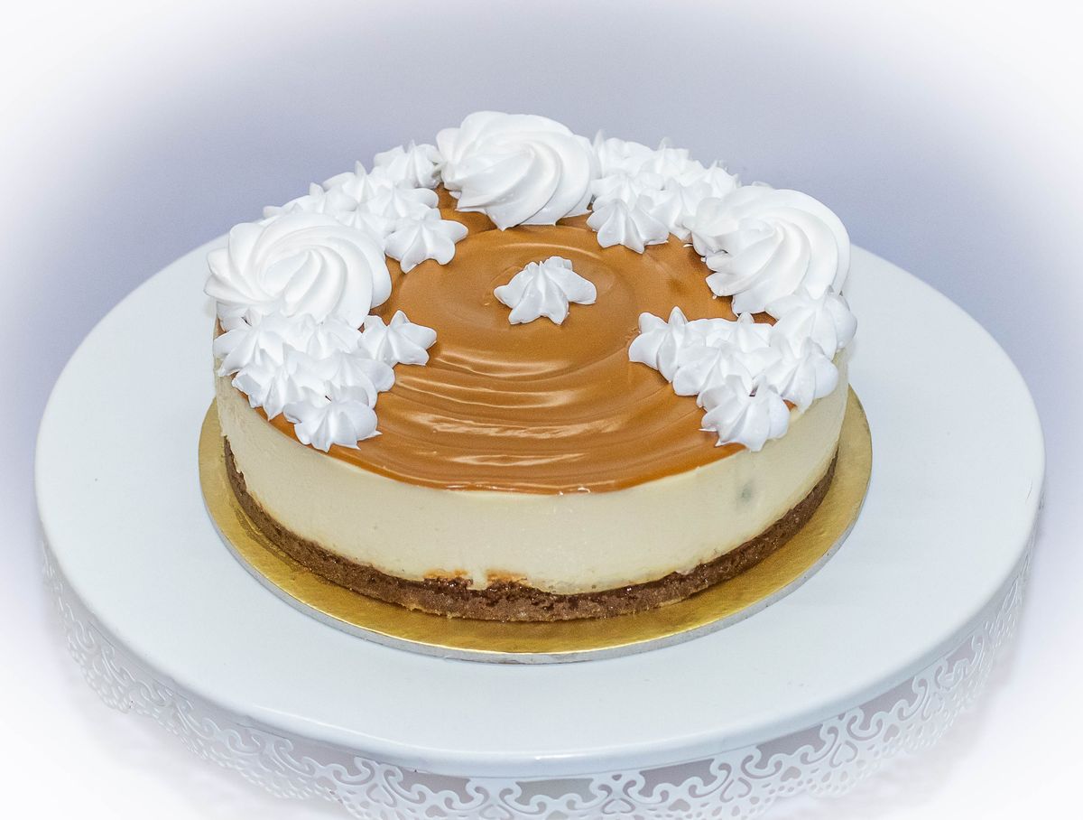Creamy Delight Cake Creation