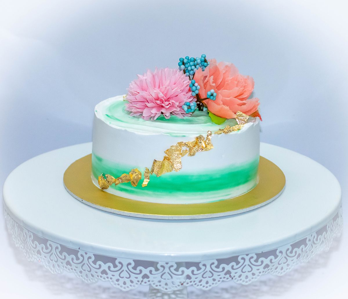 Creamy Delight Cake Creation