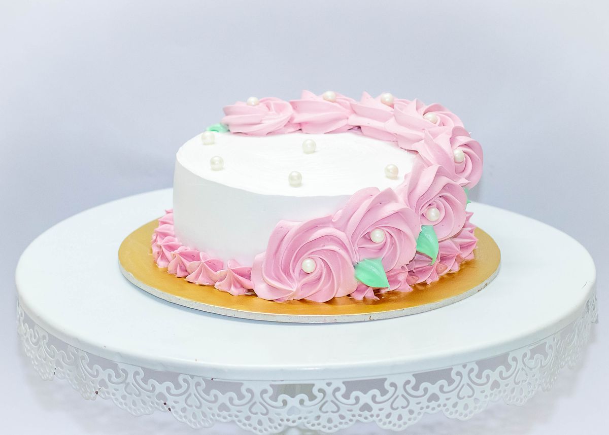 Creamy Delight Cake Creation
