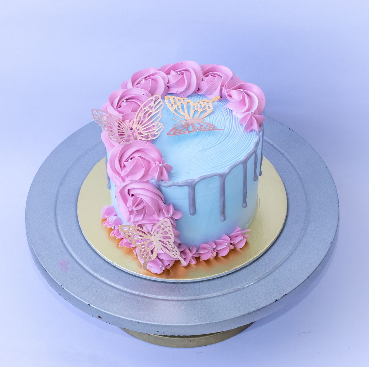 Creamy Delight Cake Creation