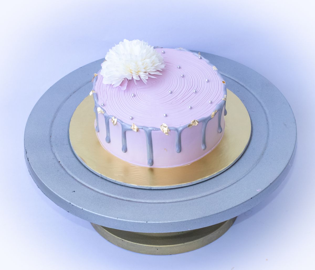 Creamy Delight Cake Creation