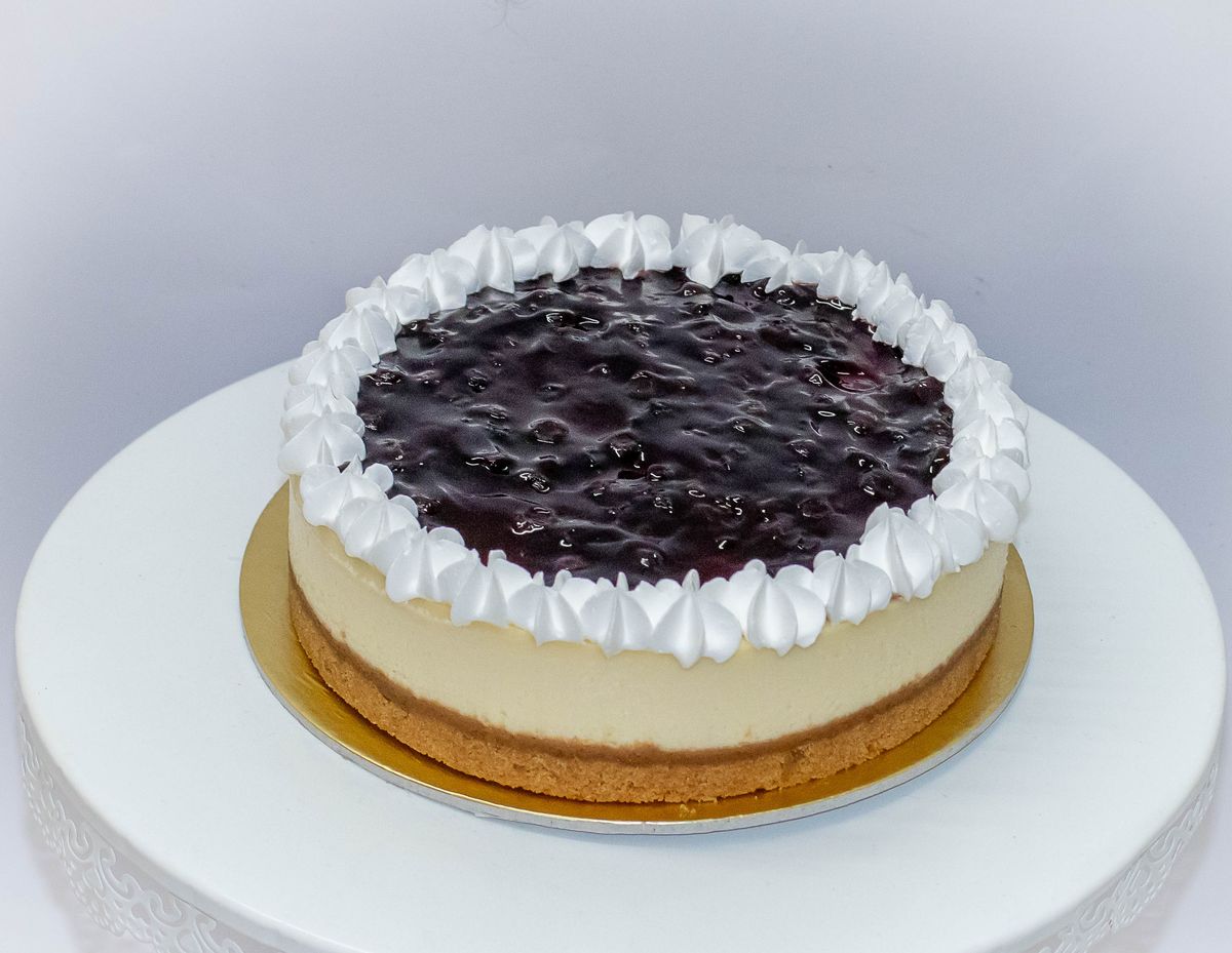 Creamy Delight Cake Creation
