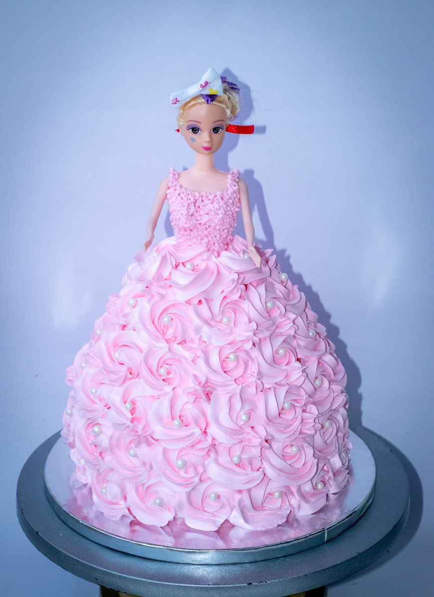 Creamy Delight Cake Creation