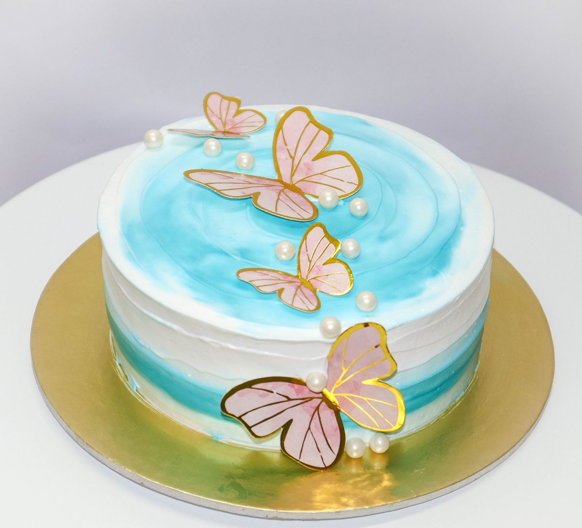 Creamy Delight Cake Creation