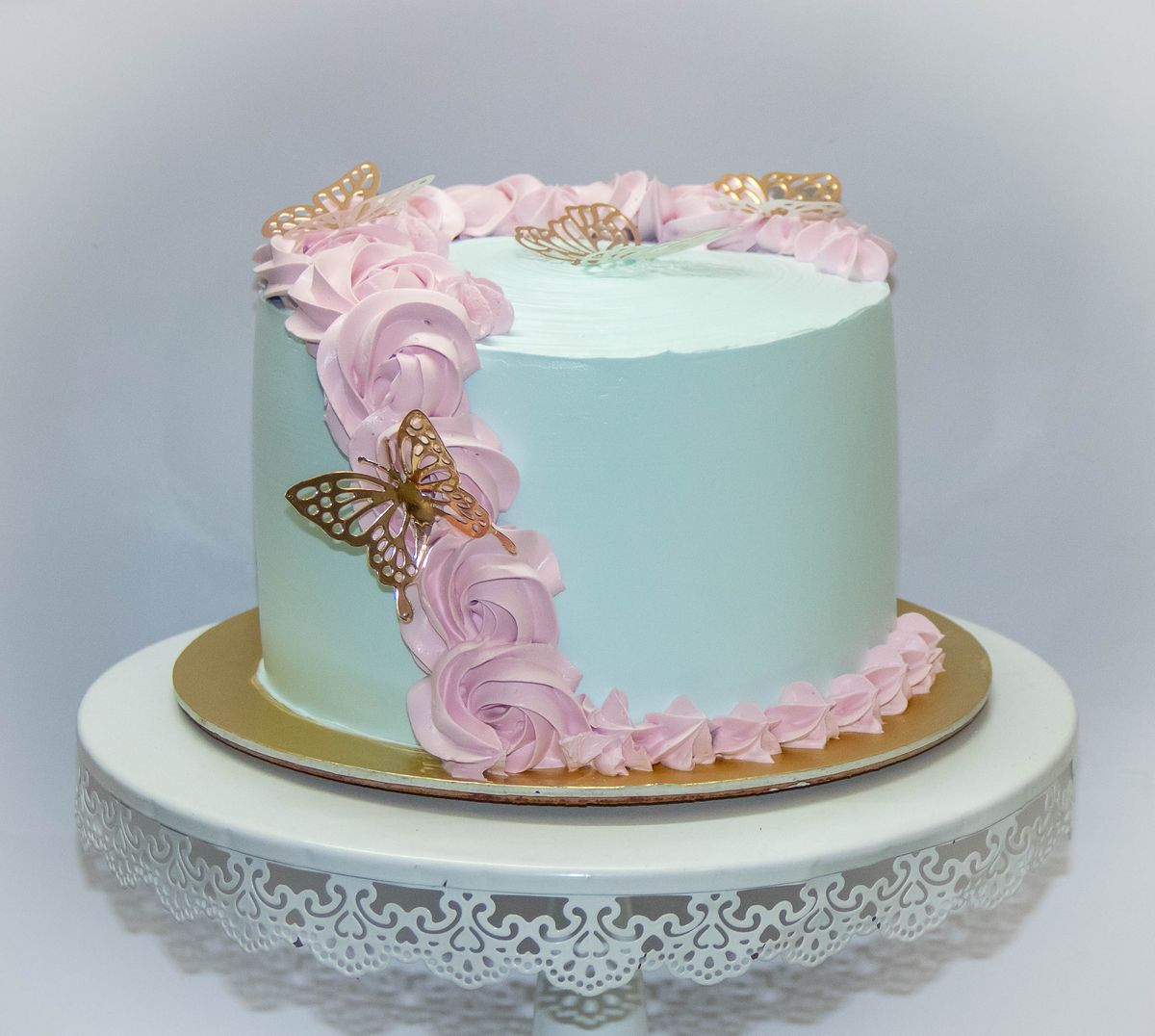 Creamy Delight Cake Creation