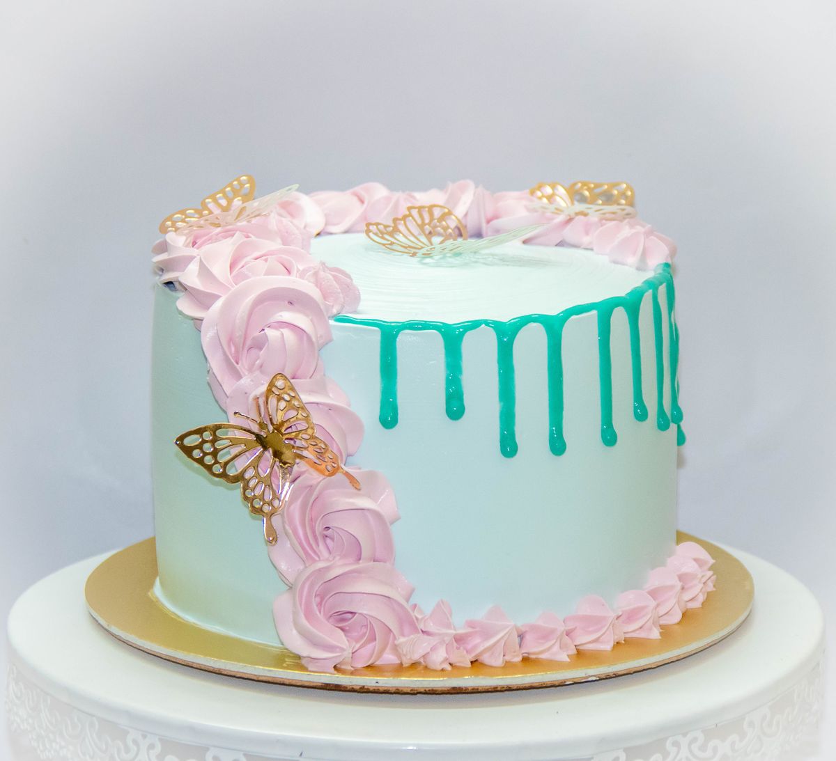 Creamy Delight Cake Creation