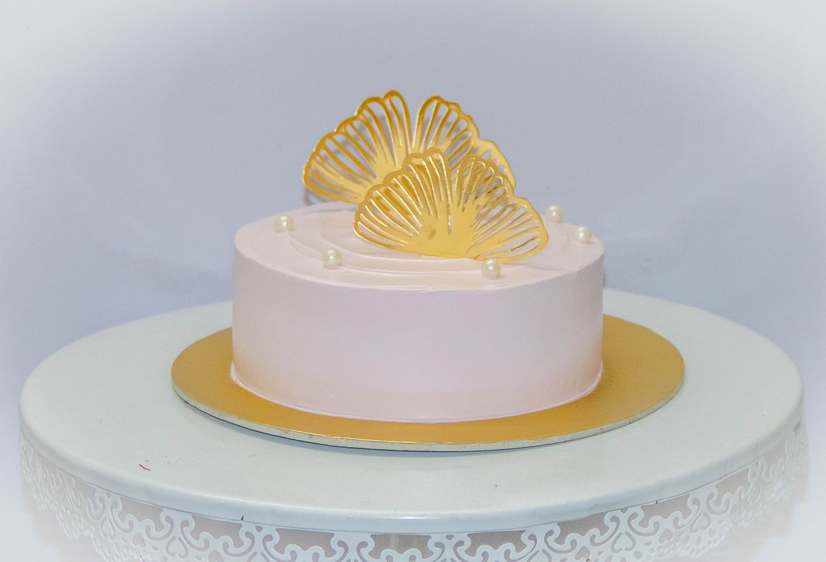 Creamy Delight Cake Creation