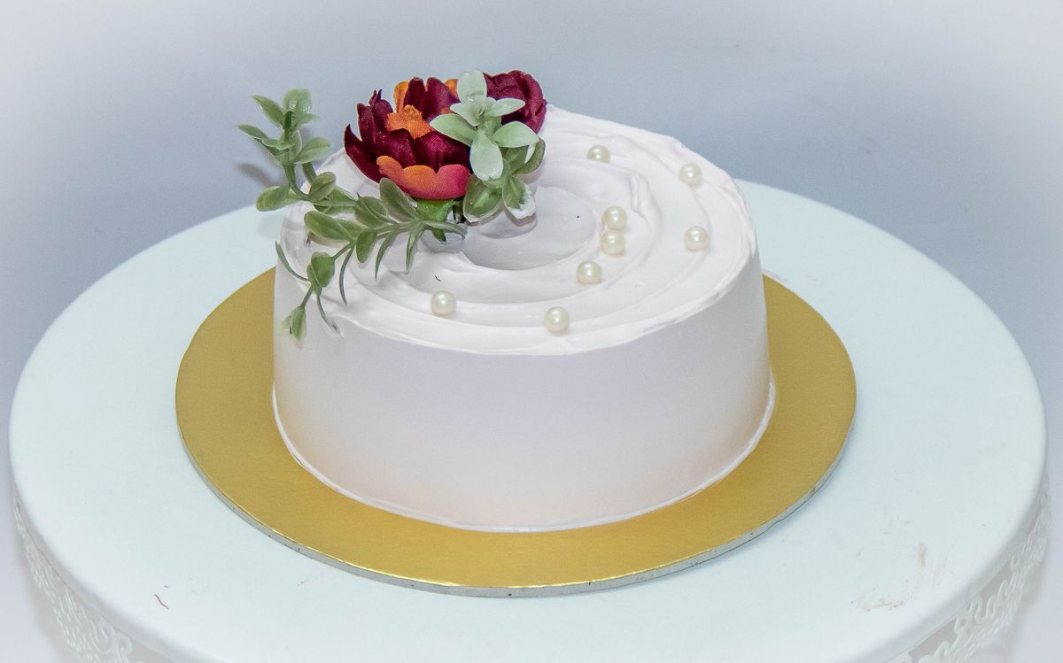 Creamy Delight Cake Creation