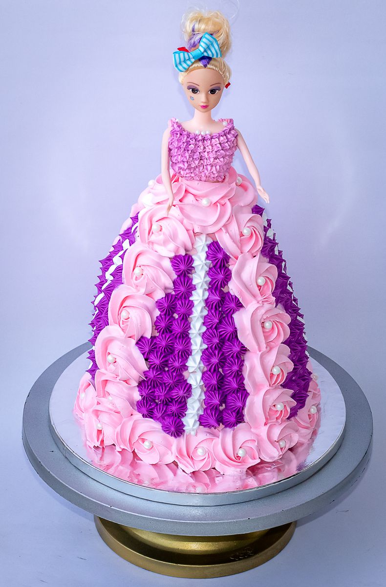 Creamy Delight Cake Creation