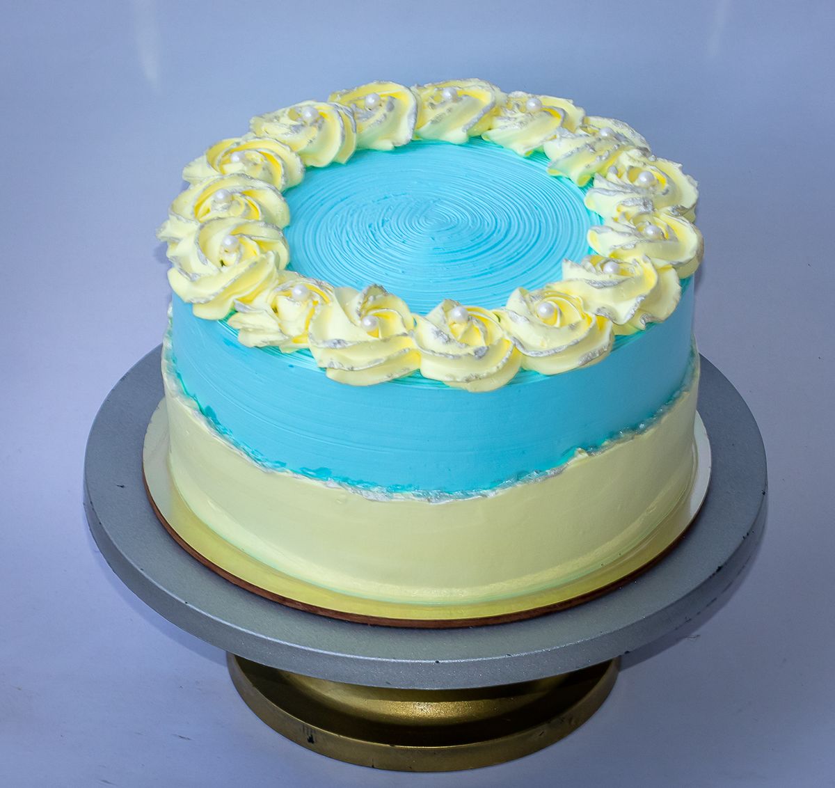 Creamy Delight Cake Creation