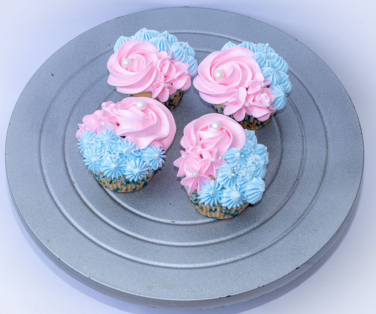 Creamy Delight Cake Creation