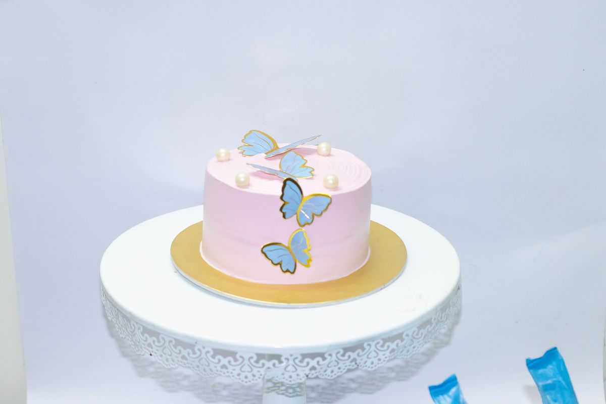 Creamy Delight Cake Creation