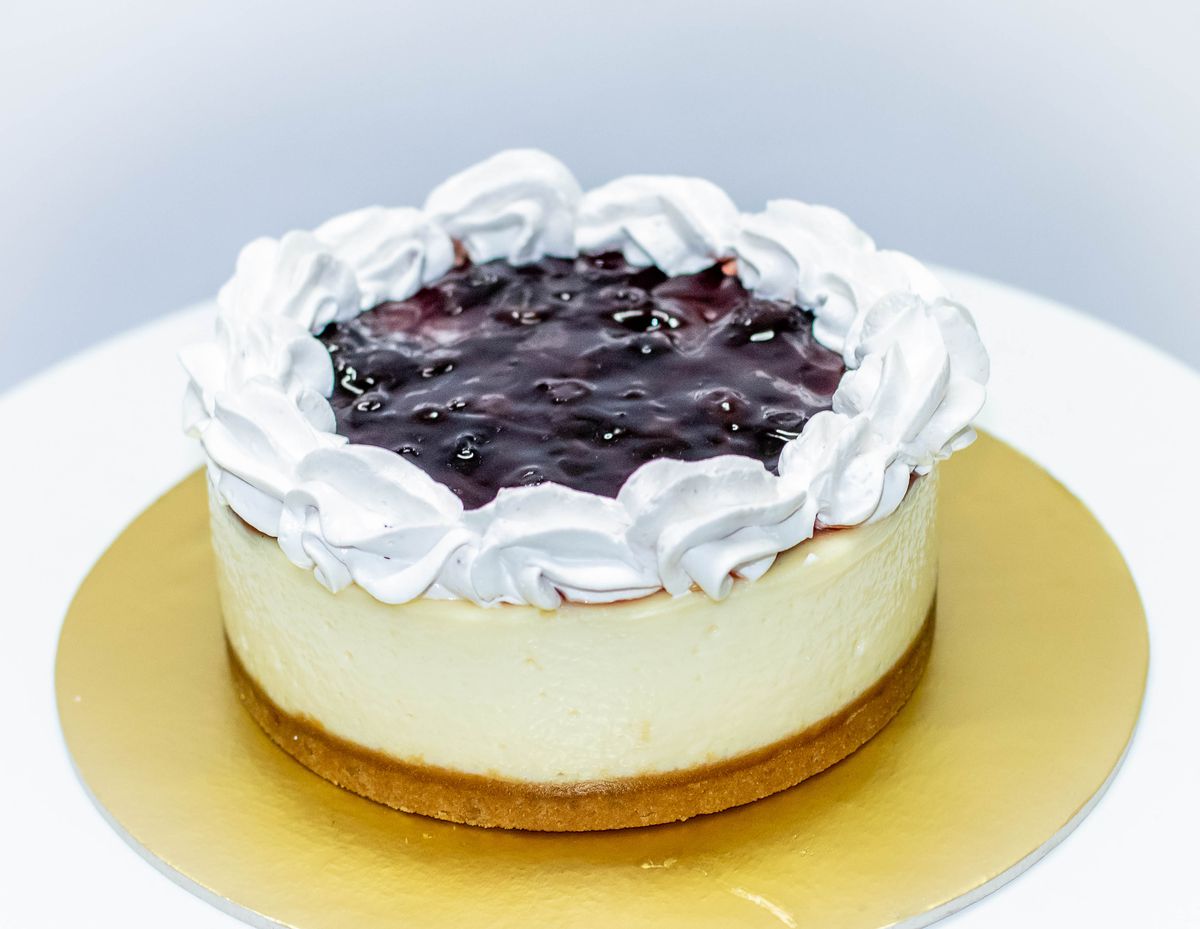 Creamy Delight Cake Creation