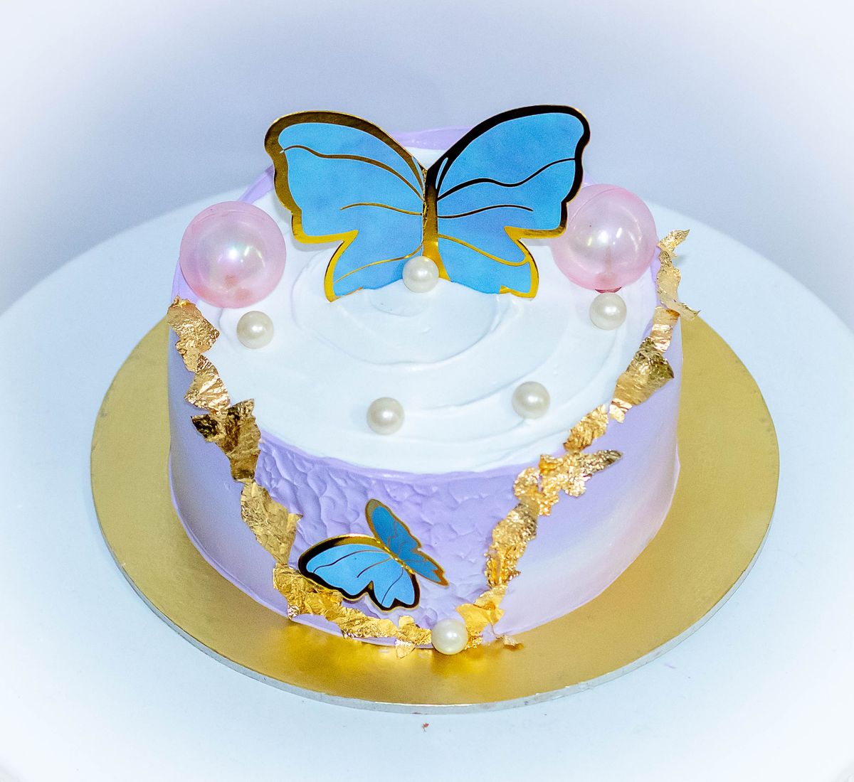 Creamy Delight Cake Creation