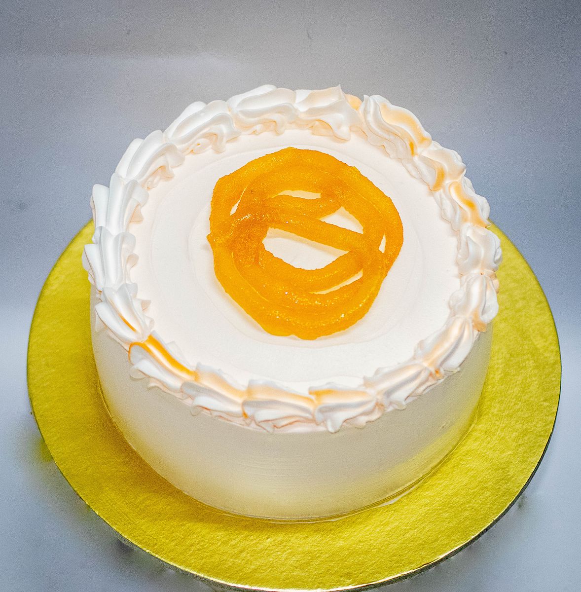 Creamy Delight Cake Creation