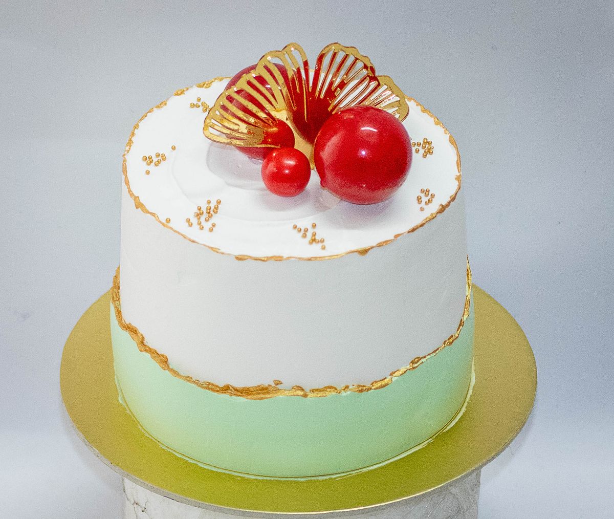 Creamy Delight Cake Creation