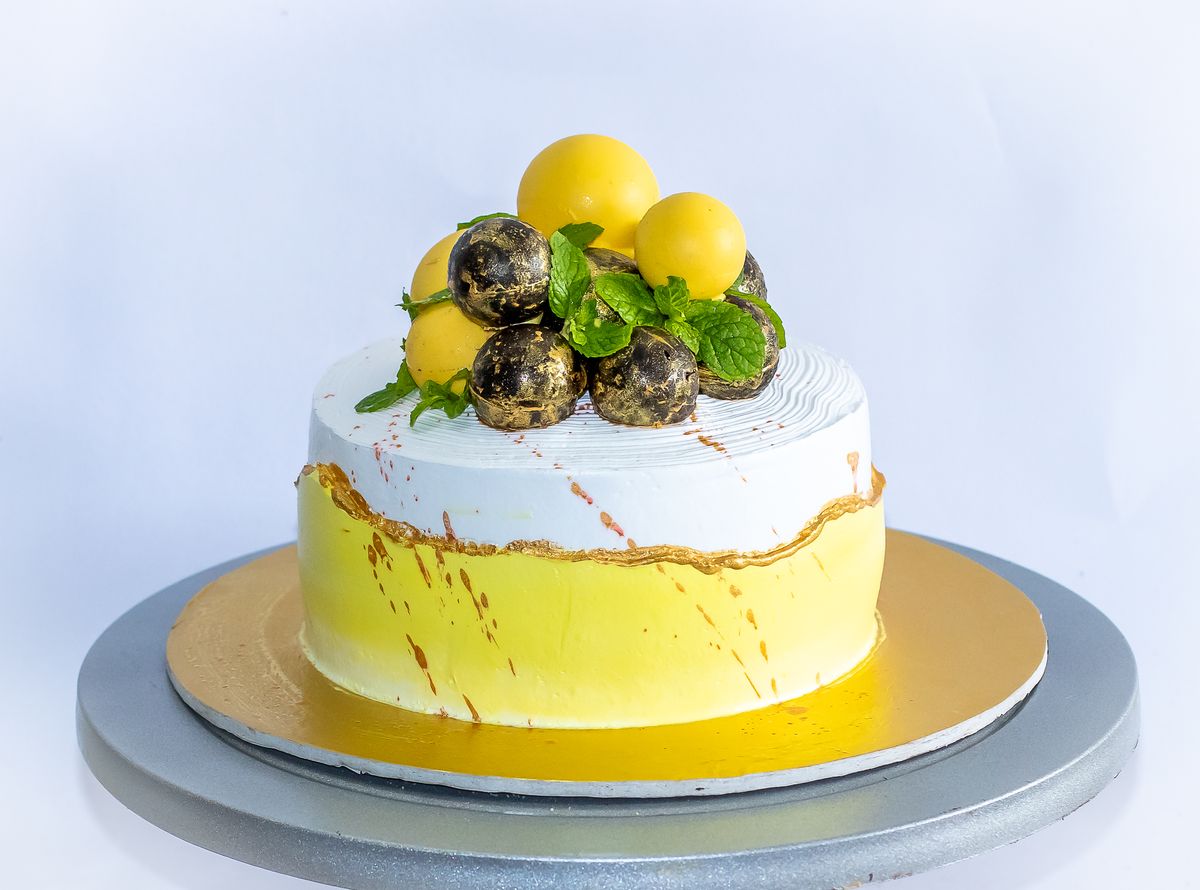 Creamy Delight Cake Creation