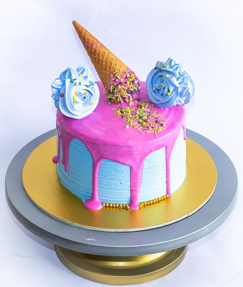 Creamy Delight Cake Creation