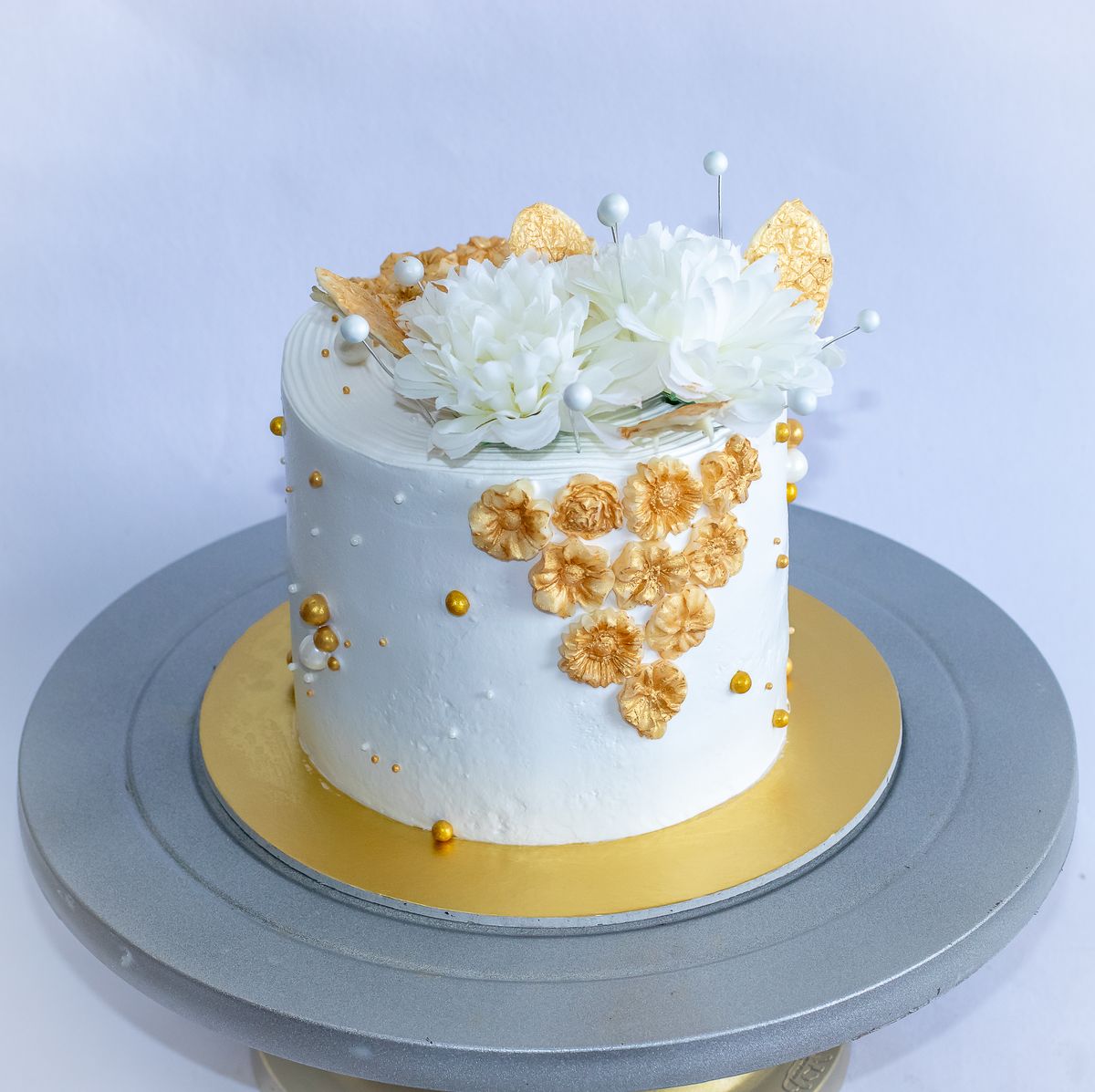 Creamy Delight Cake Creation