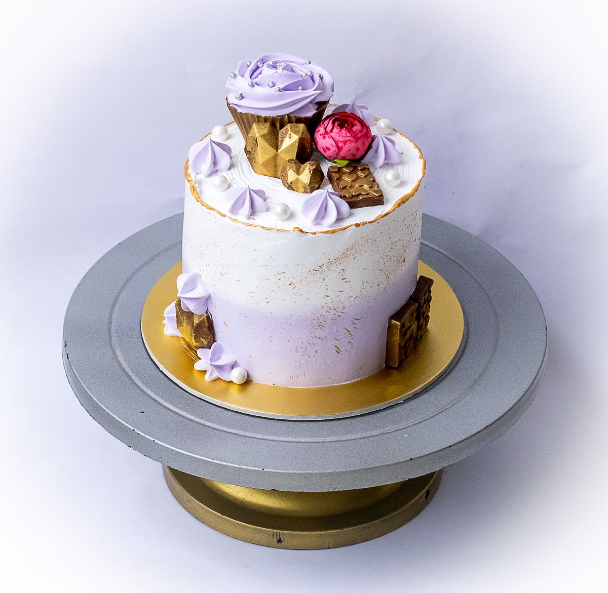 Creamy Delight Cake Creation