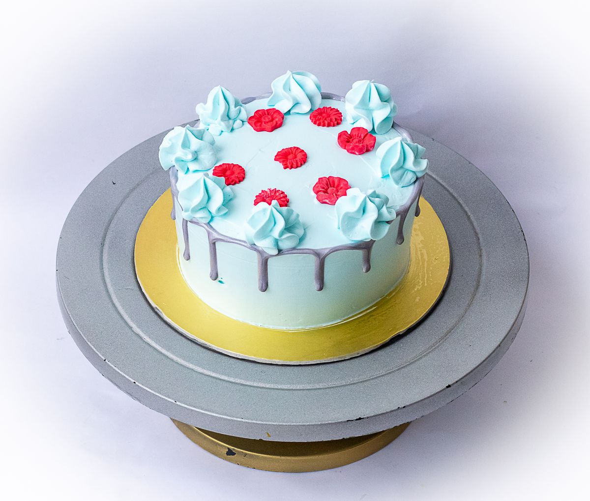 Creamy Delight Cake Creation