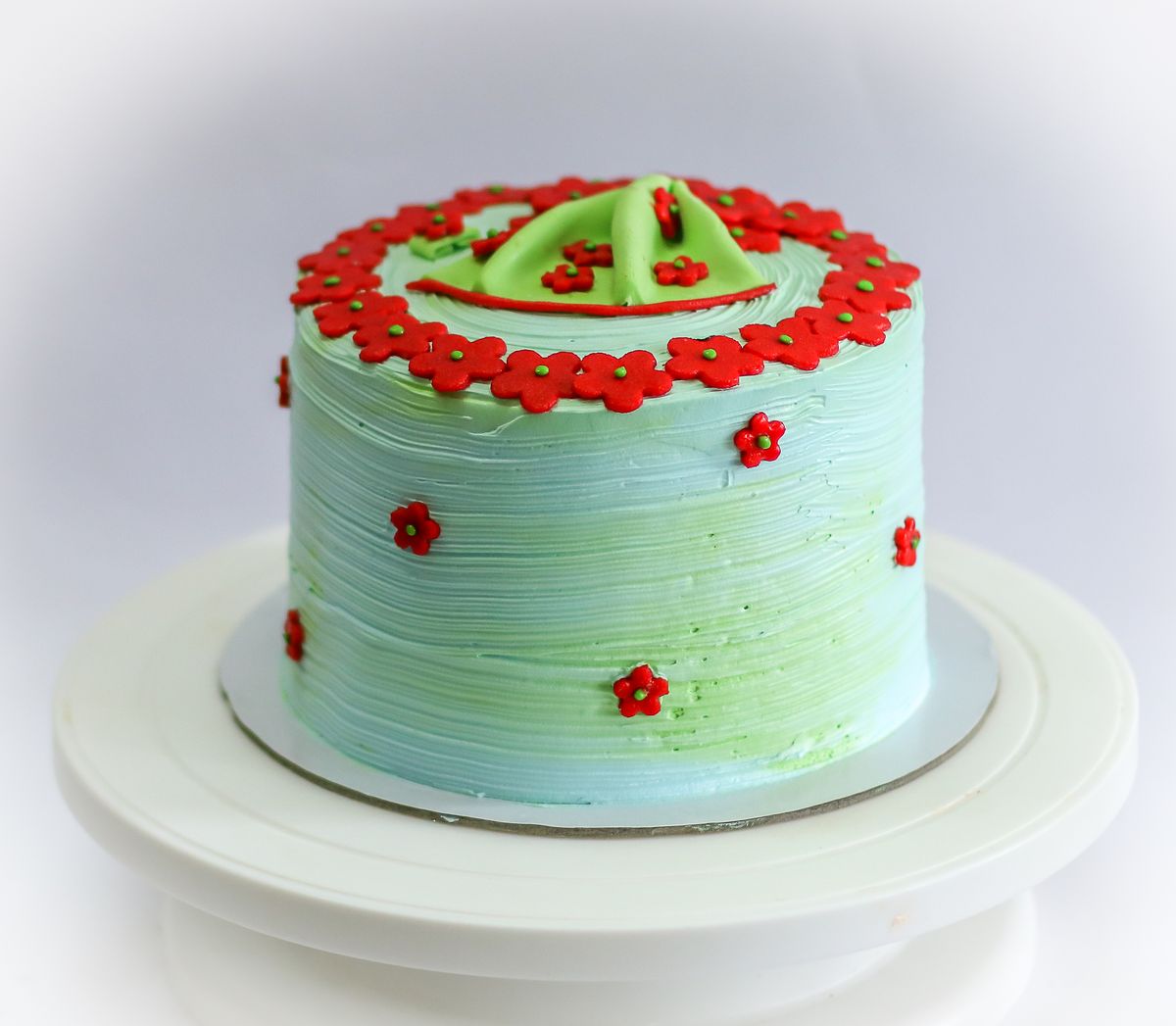 Creamy Delight Cake Creation