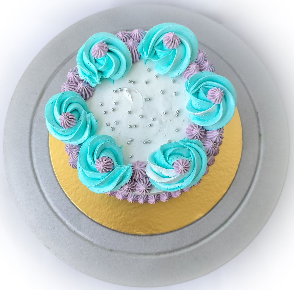 Creamy Delight Cake Creation