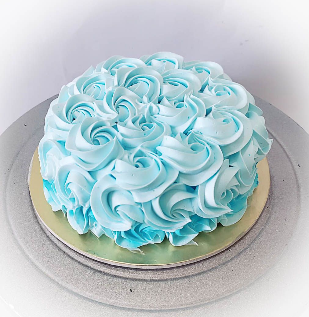 Creamy Delight Cake Creation