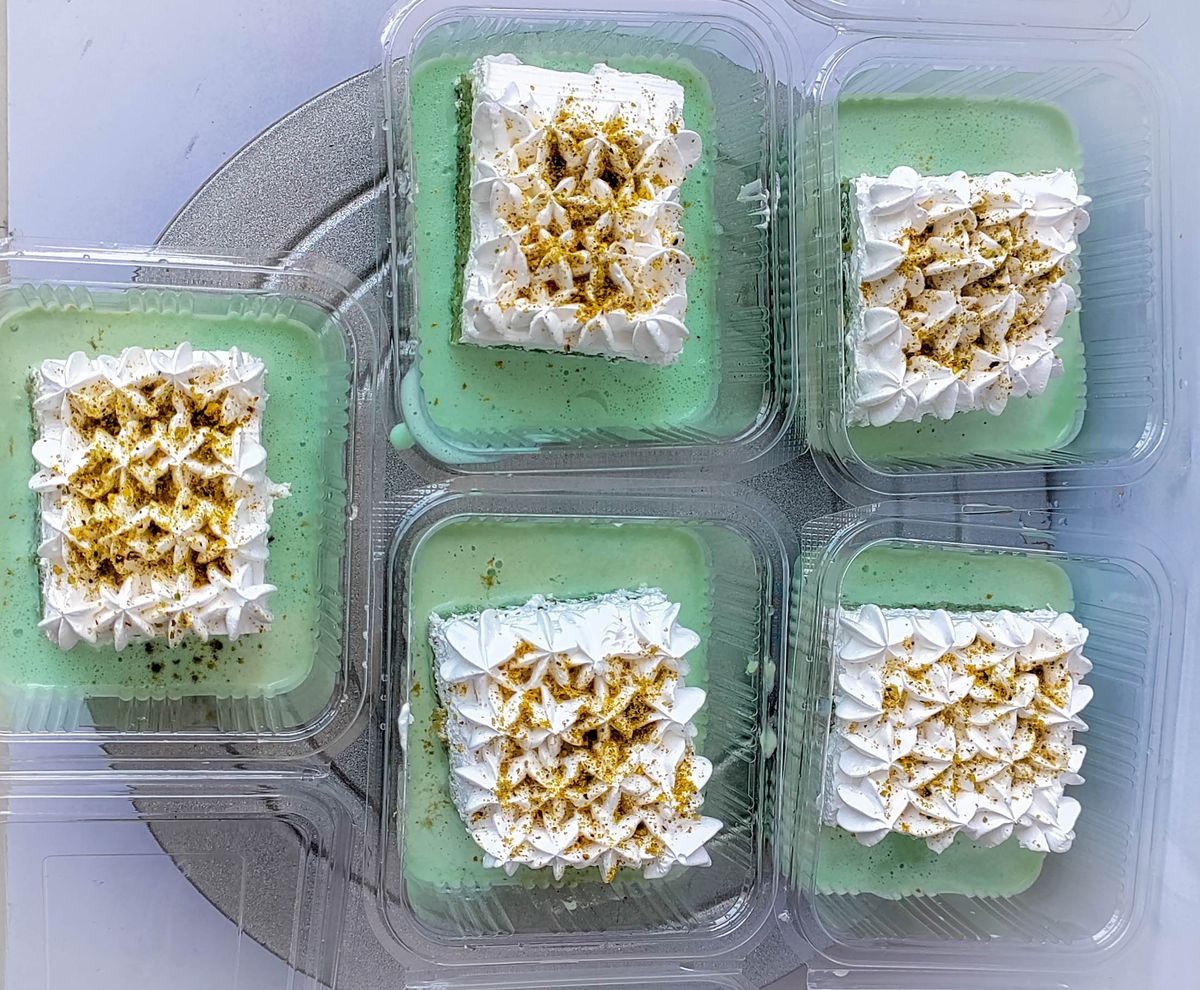 Creamy Delight Cake Creation