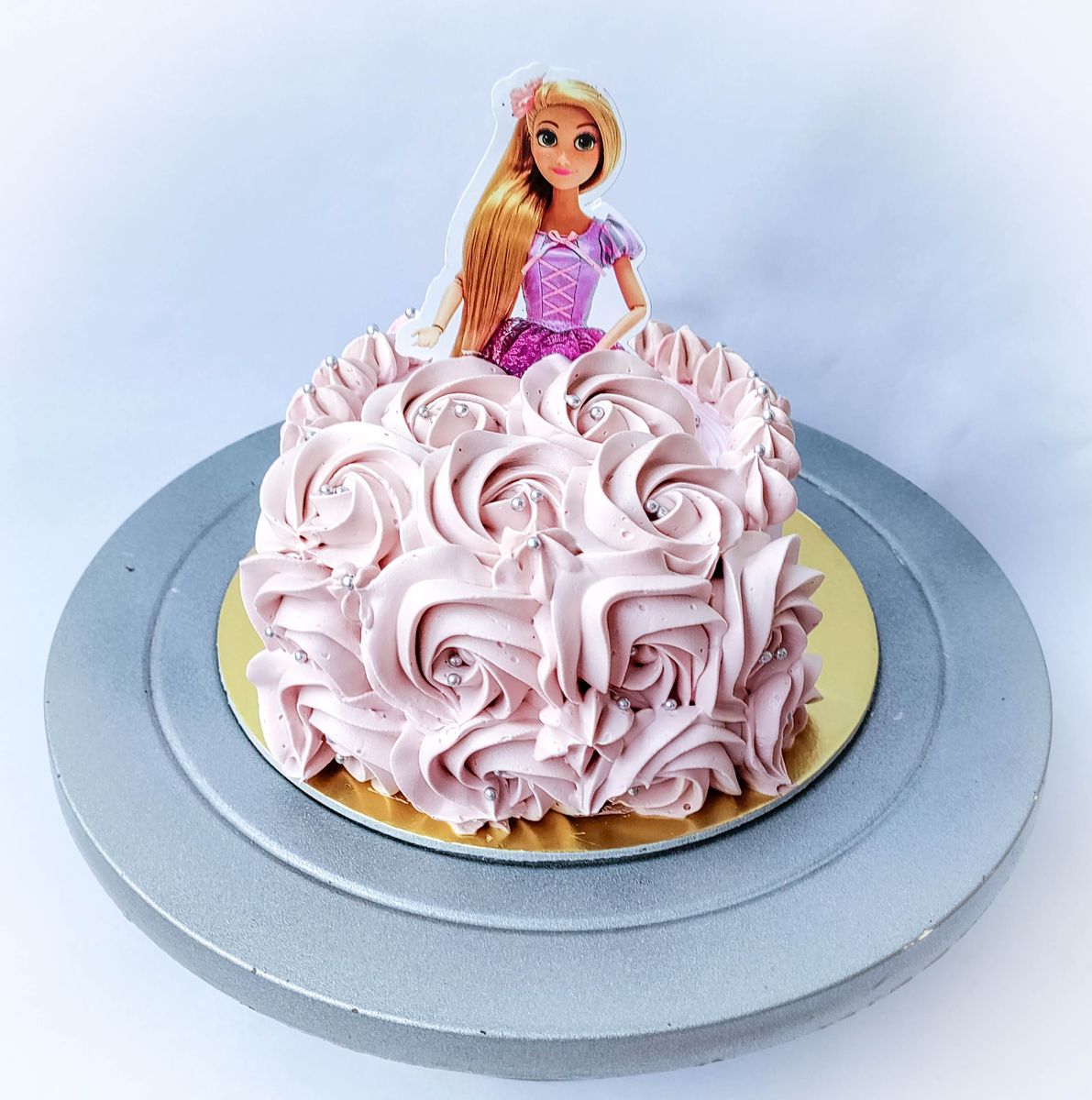 Creamy Delight Cake Creation