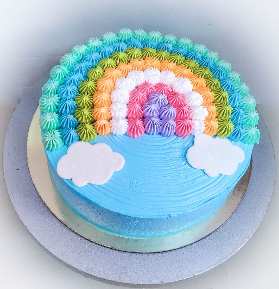 Creamy Delight Cake Creation