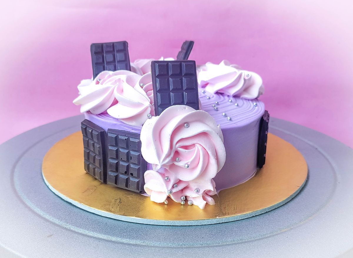 Creamy Delight Cake Creation