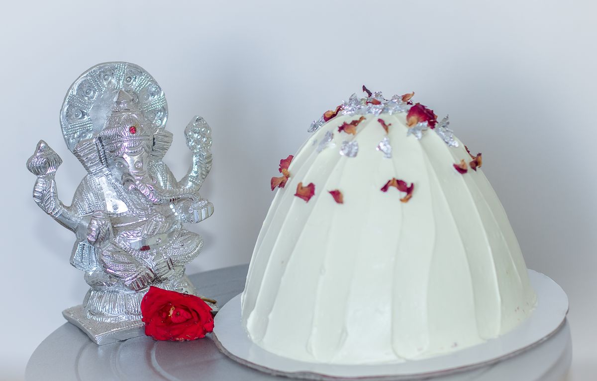 Creamy Delight Cake Creation