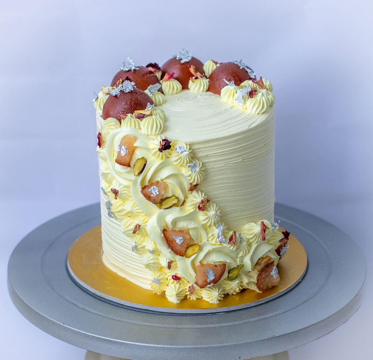 Creamy Delight Cake Creation