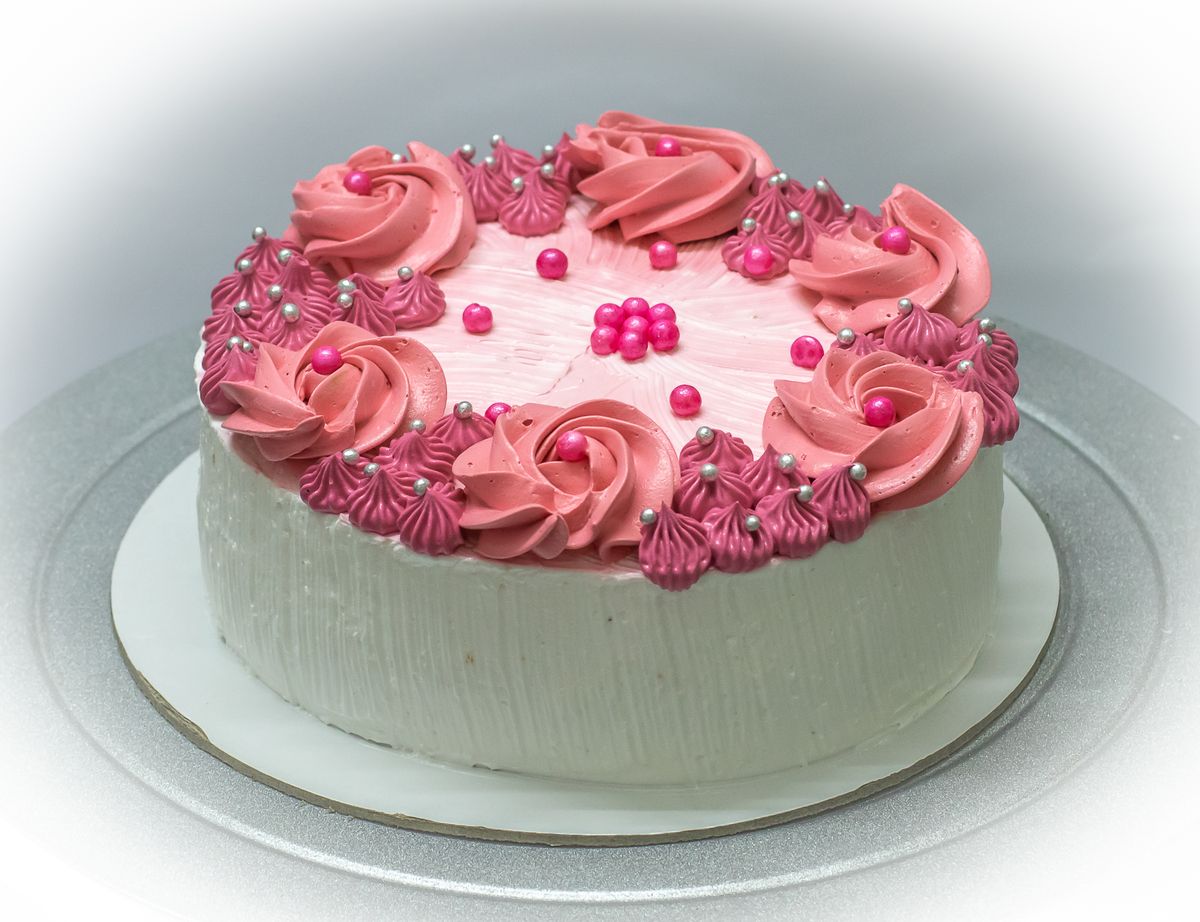 Creamy Delight Cake Creation