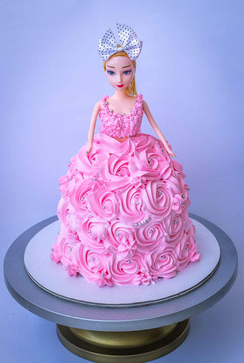 Creamy Delight Cake Creation