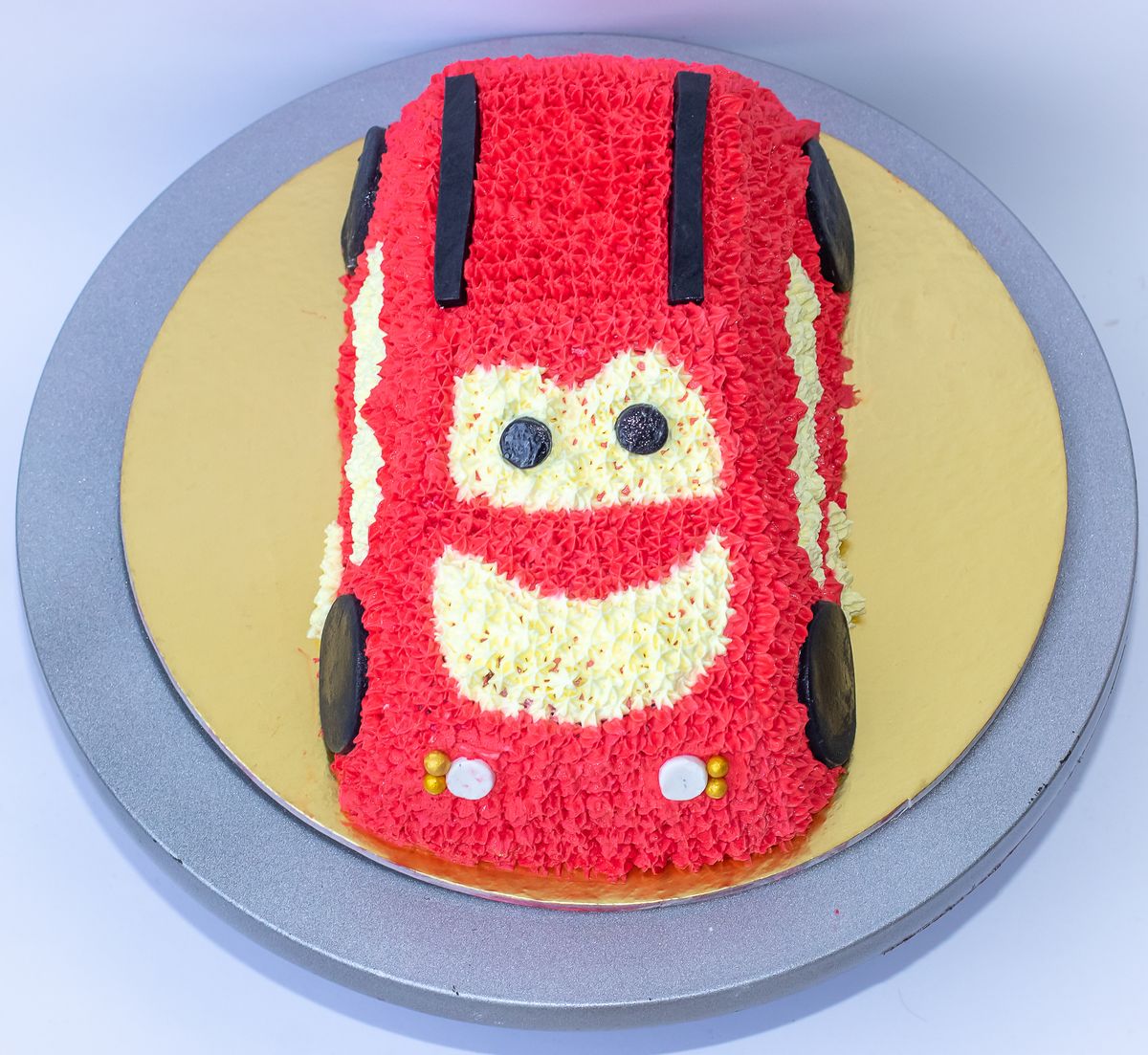 Creamy Delight Cake Creation