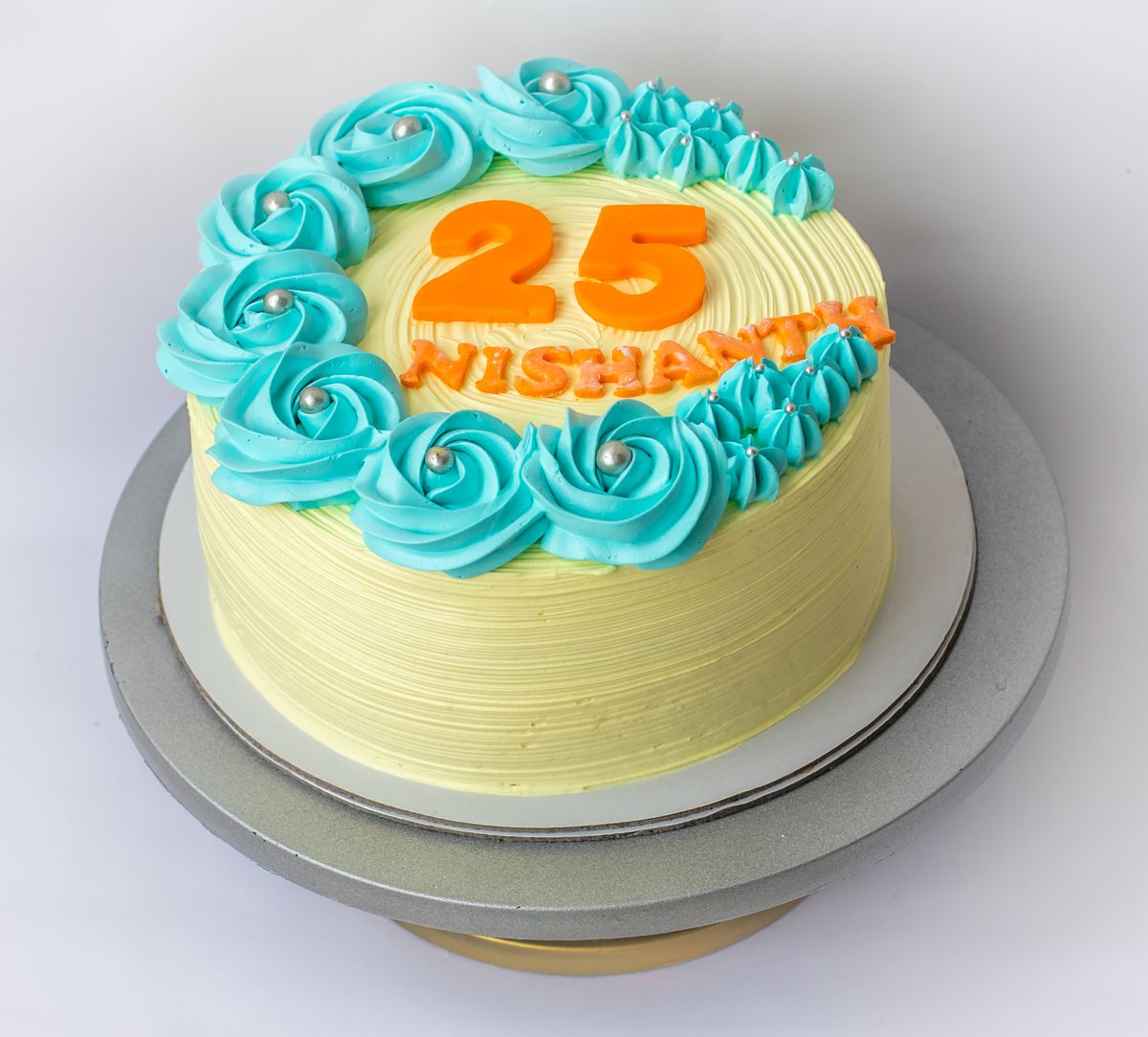 Creamy Delight Cake Creation