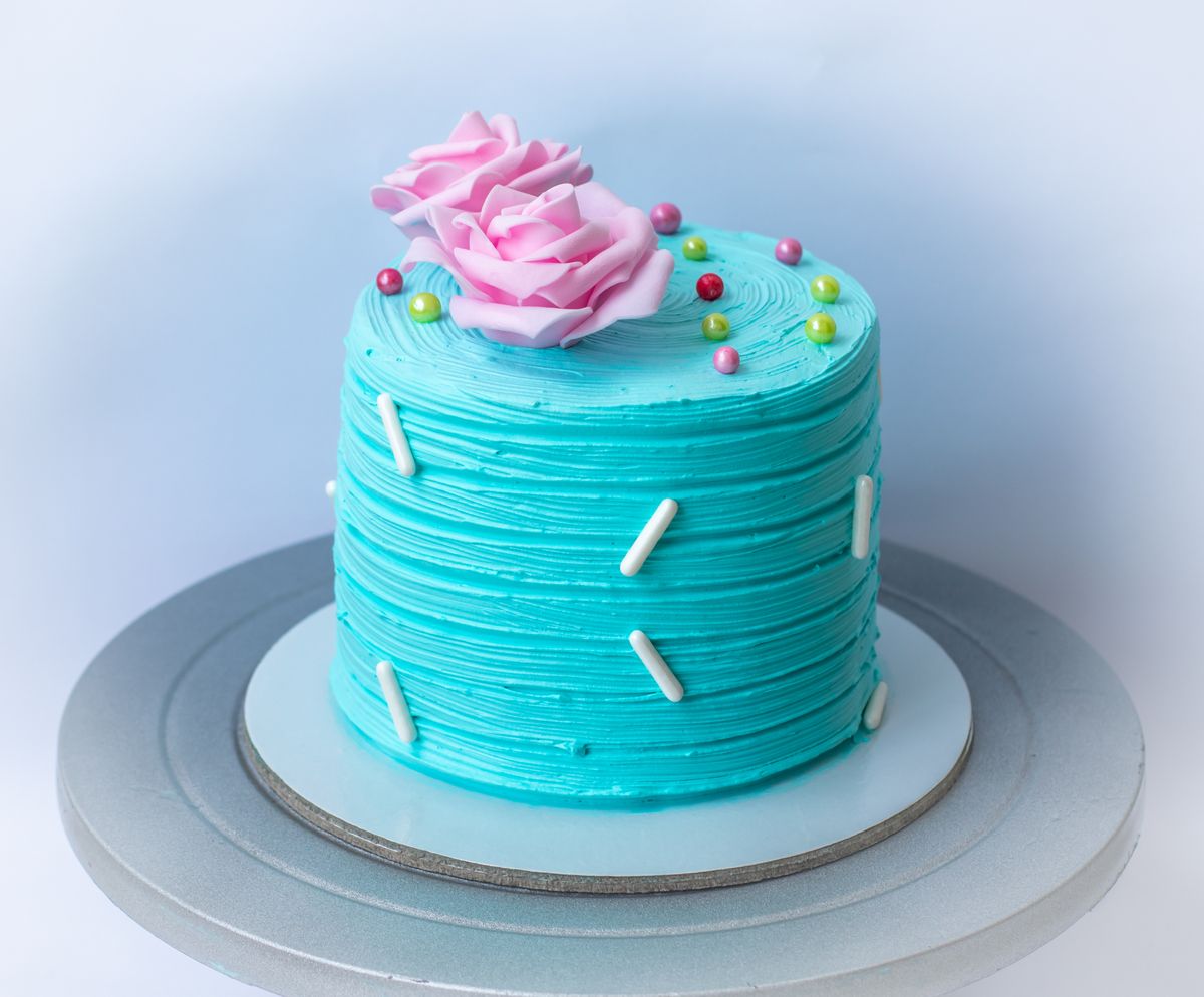 Creamy Delight Cake Creation