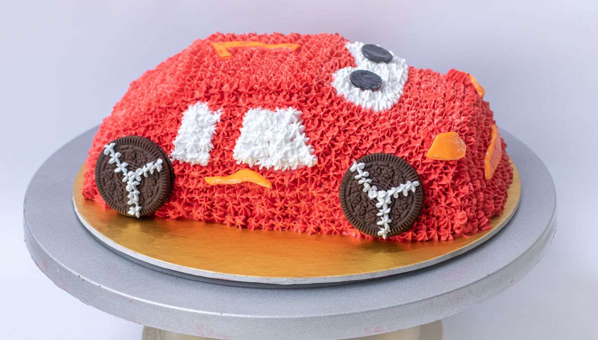 Creamy Delight Cake Creation