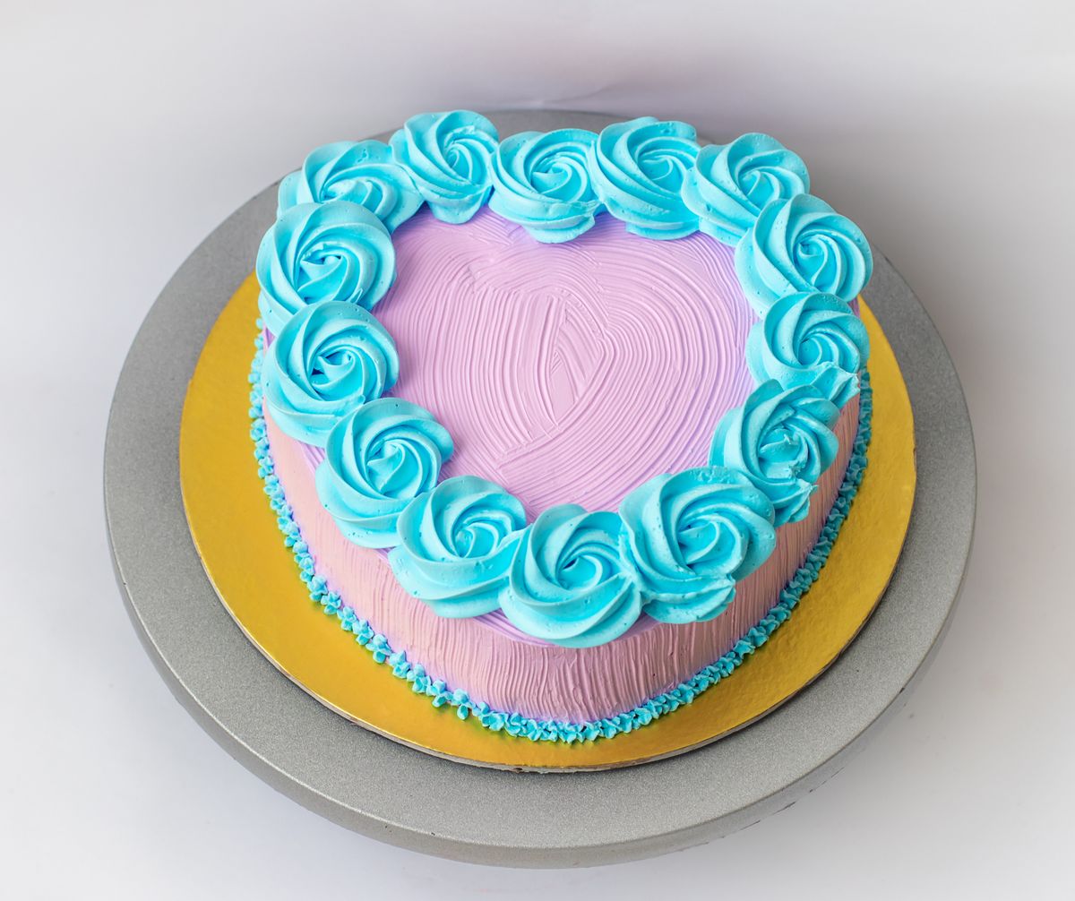 Creamy Delight Cake Creation