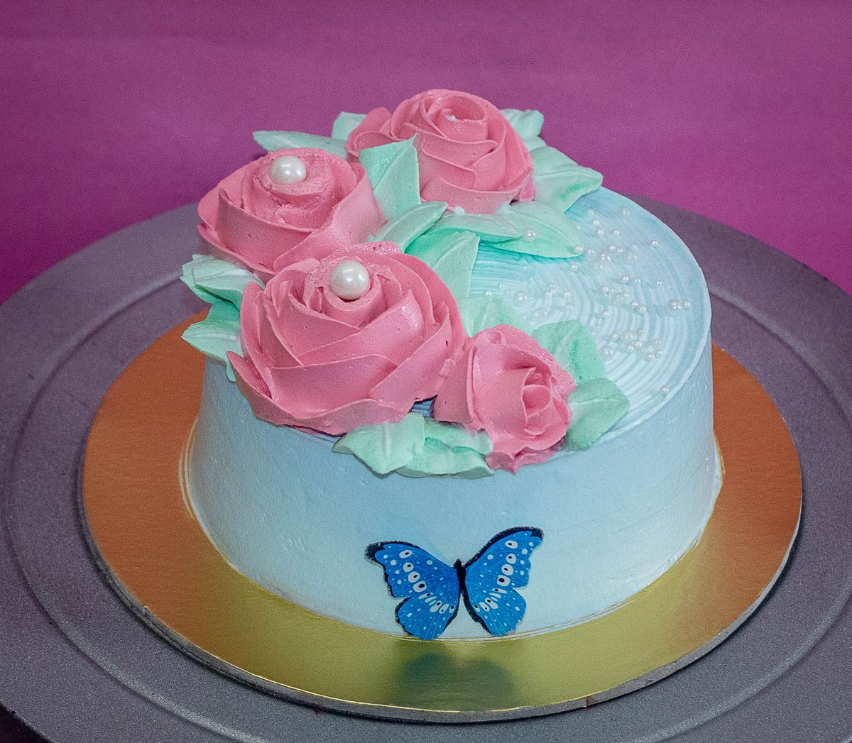 Creamy Delight Cake Creation