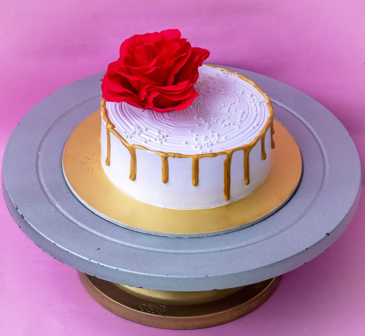 Creamy Delight Cake Creation
