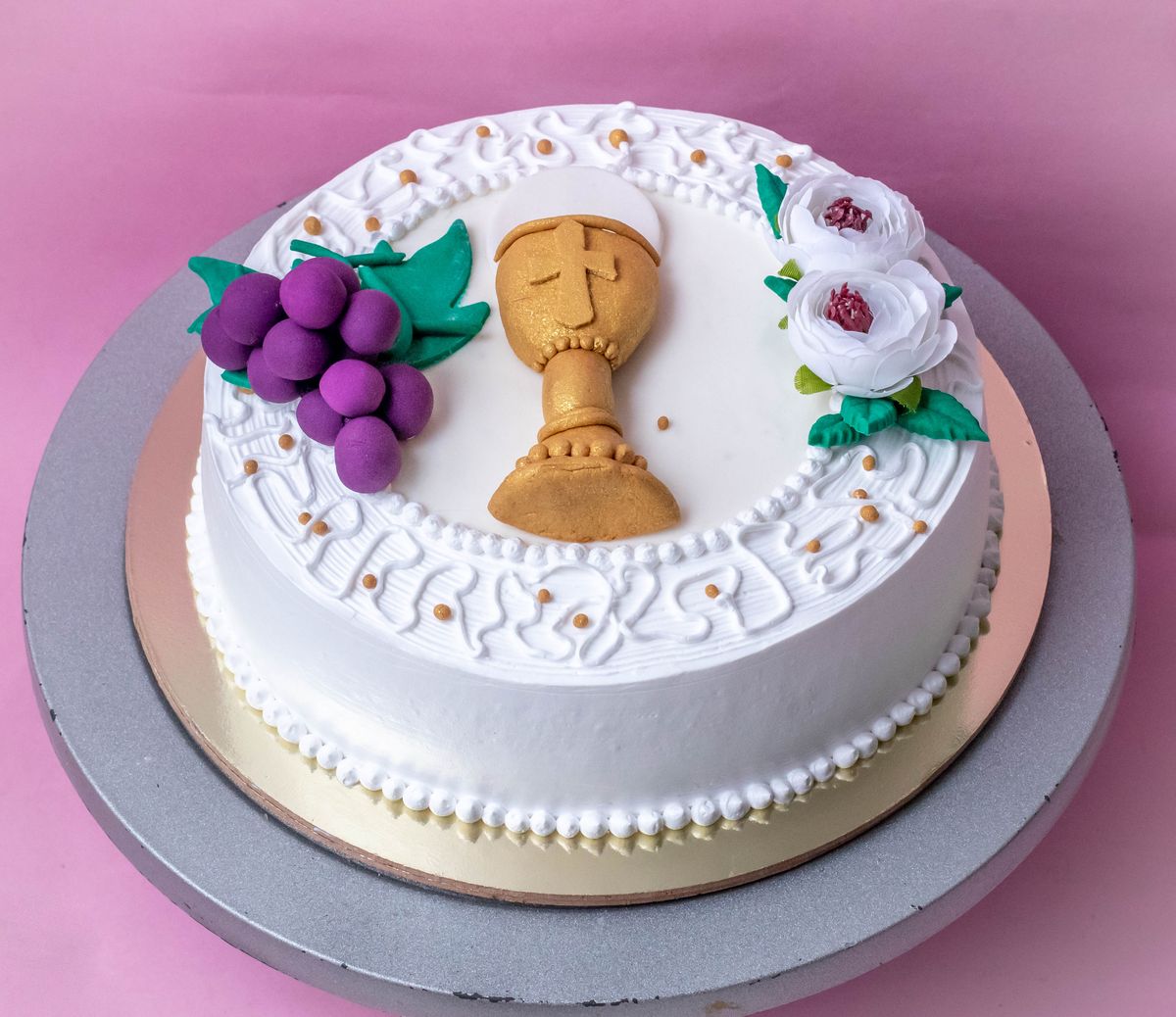 Creamy Delight Cake Creation