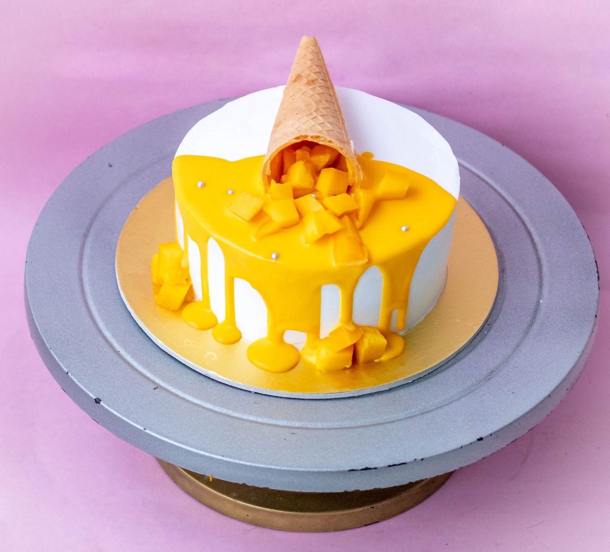 Creamy Delight Cake Creation
